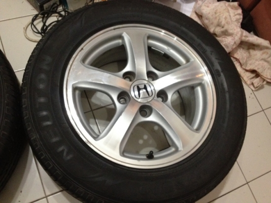 ขายแม็กซ์เดิม Honda Civic ขอบ 15 พร้อมยางปี 12 ราคา 6900 บ.