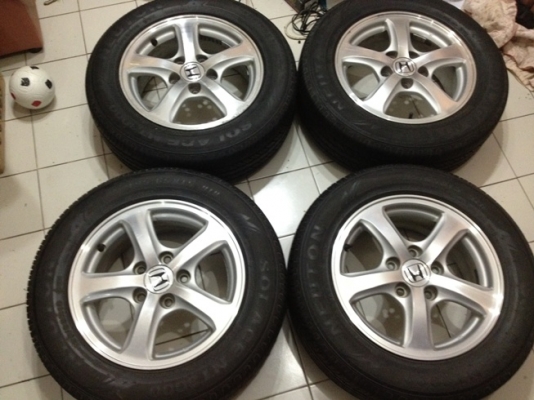 ขายแม็กซ์เดิม Honda Civic ขอบ 15 พร้อมยางปี 12 ราคา 6900 บ.