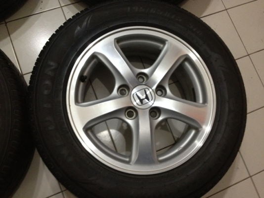 ขายแม็กซ์เดิม Honda Civic ขอบ 15 พร้อมยางปี 12 ราคา 6900 บ.