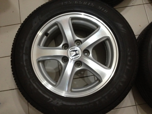 ขายแม็กซ์เดิม Honda Civic ขอบ 15 พร้อมยางปี 12 ราคา 6900 บ.