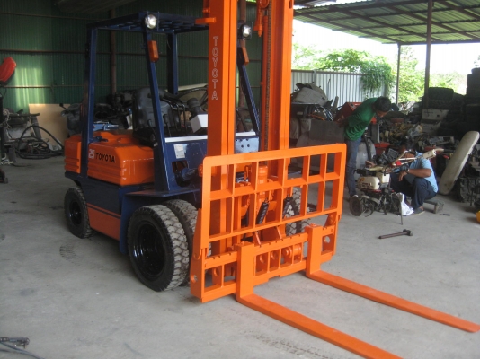 ขายรถยกFORKLIFT TOYOTA 5FD25 E.1Zเครื่องยนต์ดีเซล ล้อคู่ มีงาสาม พร้อมใช้งาน