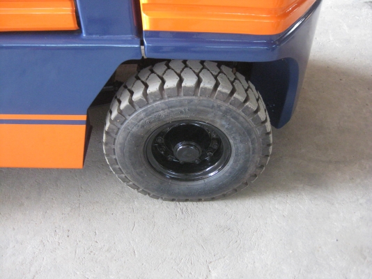 ขายรถยกFORKLIFT TOYOTA 5FD25 E.1Zเครื่องยนต์ดีเซล ล้อคู่ มีงาสาม พร้อมใช้งาน