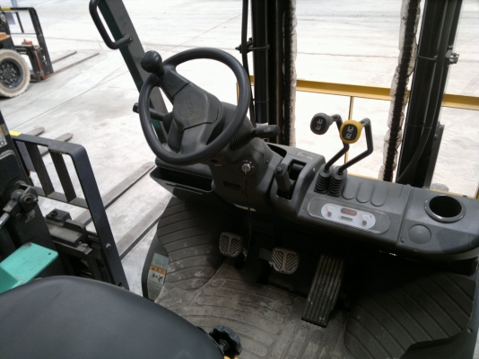 ขายรถฟอร์คลีฟท์ TCM FD25T3 เสา 3เมตร เกียร์ออโต้ปี2011, 87ชม. รถนอกนำเข้า สวยราคาไม่แพงครับติดต่อ มานะ 085-9049669