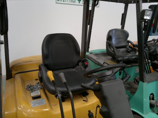 ขายรถฟอร์คลีฟท์ TCM FD25T3 เสา 3เมตร เกียร์ออโต้ปี2011, 87ชม. รถนอกนำเข้า สวยราคาไม่แพงครับติดต่อ มานะ 085-9049669