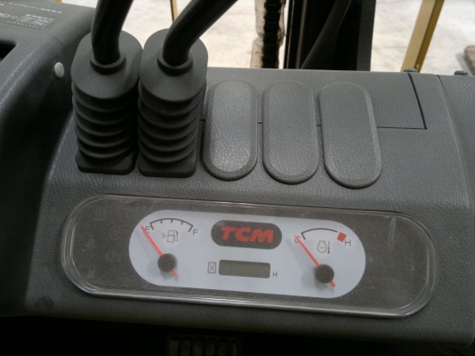 ขายรถฟอร์คลีฟท์ TCM FD25T3 เสา 3เมตร เกียร์ออโต้ปี2011, 87ชม. รถนอกนำเข้า สวยราคาไม่แพงครับติดต่อ มานะ 085-9049669