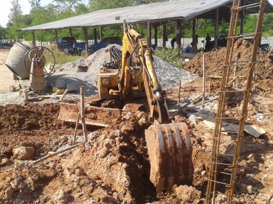 ขอขาย แบบสุดขั้ว แบคโฮ น้อย