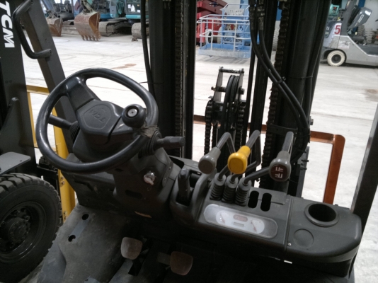 ขายรถฟอร์คลีฟท์ TCM FD25T3 เสา 4350m. เกียร์ออโต้ปี2005, 5409ชม. รถนอกนำเข้า ติดต่อ มานะ 085-9049669