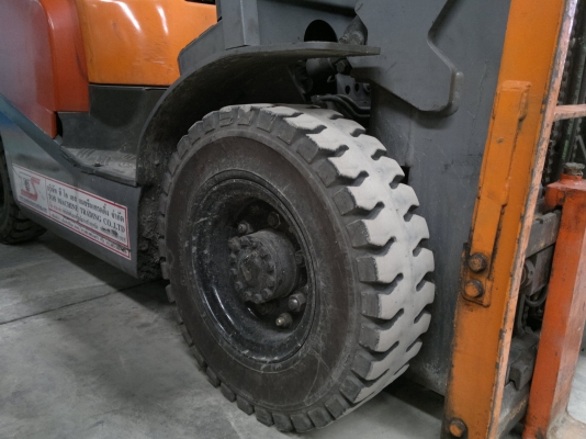 ขายรถฟอร์คลีฟท์ TCM FD25T3 เสา 4350m. เกียร์ออโต้ปี2005, 5409ชม. รถนอกนำเข้า ติดต่อ มานะ 085-9049669