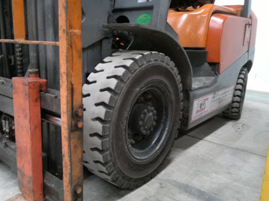 ขายรถฟอร์คลีฟท์ TCM FD25T3 เสา 4350m. เกียร์ออโต้ปี2005, 5409ชม. รถนอกนำเข้า ติดต่อ มานะ 085-9049669