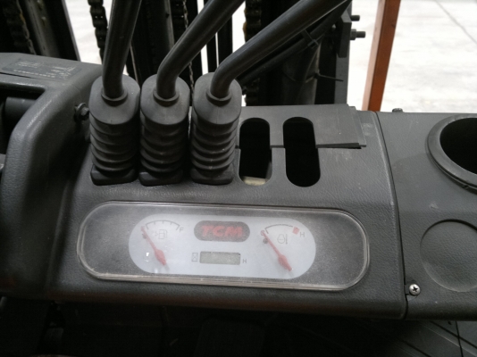 ขายรถฟอร์คลีฟท์ TCM FD25T3 เสา 4350m. เกียร์ออโต้ปี2005, 5409ชม. รถนอกนำเข้า ติดต่อ มานะ 085-9049669