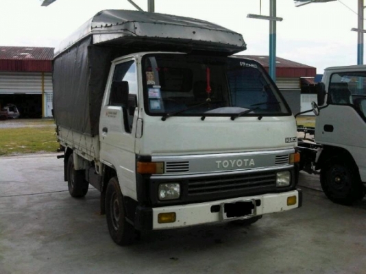 รถบรรทุก 4 ล้อ TOYOTA ทะเบียนไม่ติดเวลา พร้อมหลังคา