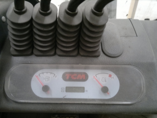 ขายรถฟอร์คลีฟท์ TCM FD25T3 เสา3 เมตร เกียร์ออโต้ปี2010, 1529ชม. รถนอกนำเข้า ติดต่อ มานะ 085-9049669