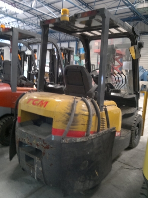 ขายรถฟอร์คลีฟท์ TCM FD25T3 เสา3 เมตร เกียร์ออโต้ปี2010, 1529ชม. รถนอกนำเข้า ติดต่อ มานะ 085-9049669