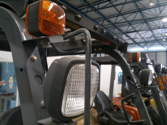 ขายรถฟอร์คลีฟท์ KOMATSU FG25T-16 เสา3 เมตรออโต้ รถนอกนำเข้า ติดต่อ มานะ 085-9049669