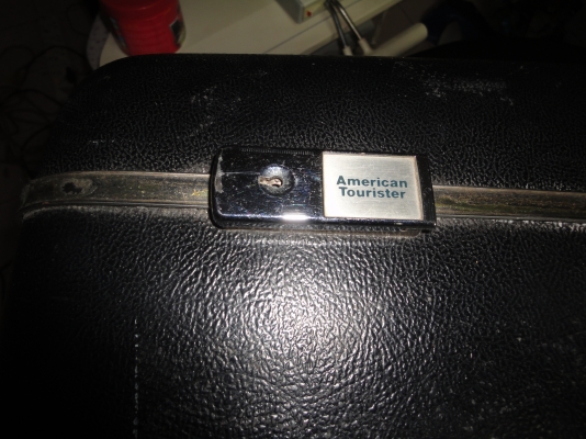 กระเป๋าเดินทางขนาดใหญ่ American Tourister