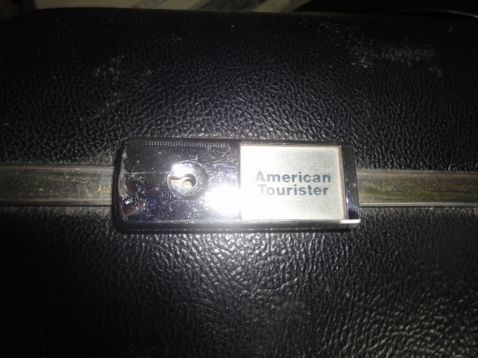 กระเป๋าเดินทางขนาดใหญ่ American Tourister