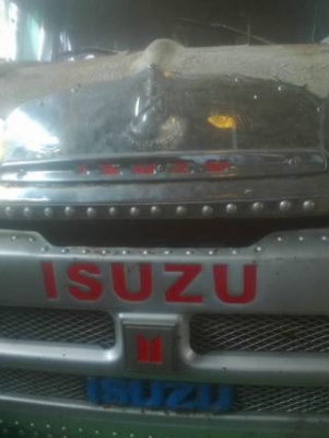 Isuzu หัวยาวดั้มเพลาเดียวทรงพืชไร่เครื่อง 195 แรง