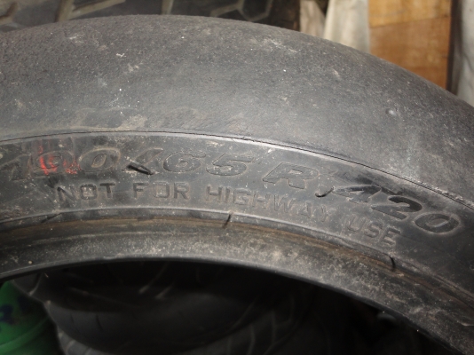 ยางสลิกใช้ในสนามแข่ง 1500