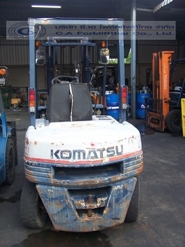 ขาย รถโฟล์คลิฟท์ KOMATSU รุ่น FD25-11 ขาย รถโฟล์คลิฟท์ KOMATSU รุ่น FD25-11