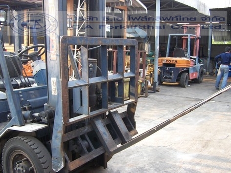 ขาย รถโฟล์คลิฟท์ KOMATSU รุ่น FD25-11 ขาย รถโฟล์คลิฟท์ KOMATSU รุ่น FD25-11