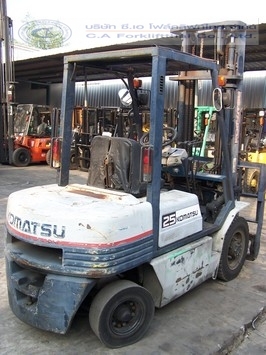 ขาย รถโฟล์คลิฟท์ KOMATSU รุ่น FD25-11 ขาย รถโฟล์คลิฟท์ KOMATSU รุ่น FD25-11