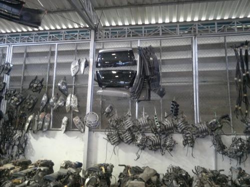 ขายด่วน อะใหล่นำเข้าหลายรายการเลิกกิจการ จะใช้ที่สร้างคอนโด