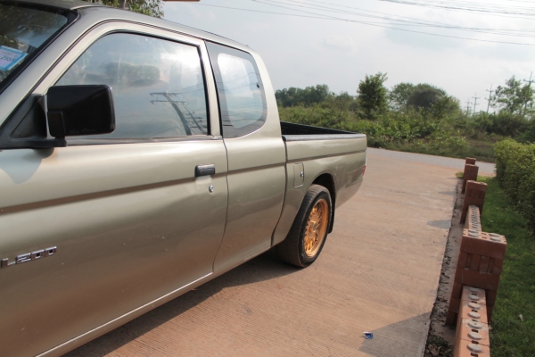 ขายมิตซู  สตราด้า