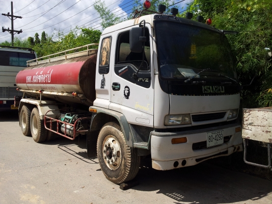 ISUZU DEGA 195 รถน้ำ10ล้อ2เพลาขายตามสภาพครับ
