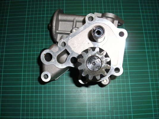 ปั๊มน้ำมันเครื่อง 6D31 กรองคู่