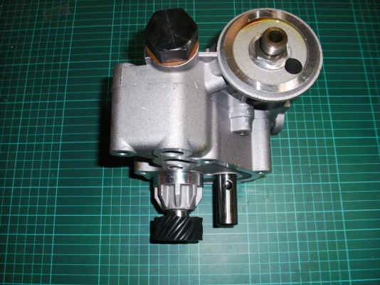 ปั๊มน้ำมันเครื่อง 6D31 กรองคู่