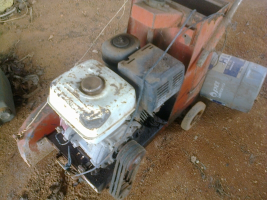 ขายยกชุด เครื่องอัดอิฐประสาน แบบ4ก้อน ระบบไฮดรอลิก ครบชุดเอาไปทำงานได้เลย เจ้าของลงทุนไปเกือบ6แสน หาคนงานยากเลยขาย....