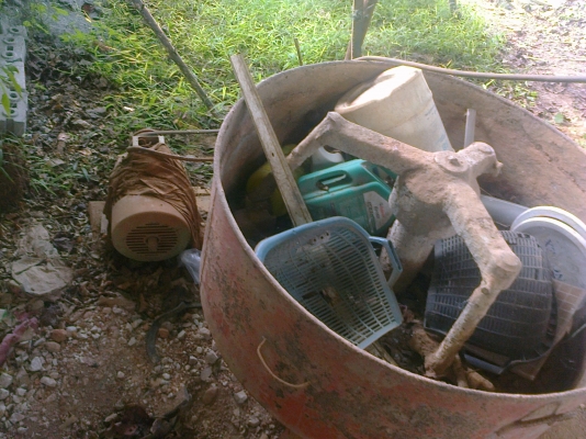 ขายยกชุด เครื่องอัดอิฐประสาน แบบ4ก้อน ระบบไฮดรอลิก ครบชุดเอาไปทำงานได้เลย เจ้าของลงทุนไปเกือบ6แสน หาคนงานยากเลยขาย....