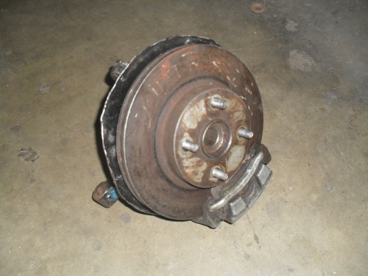 ขายดุมล้ออัลตีส4รูสวยๆ ปี 04 ถูกๆครับ0877983913