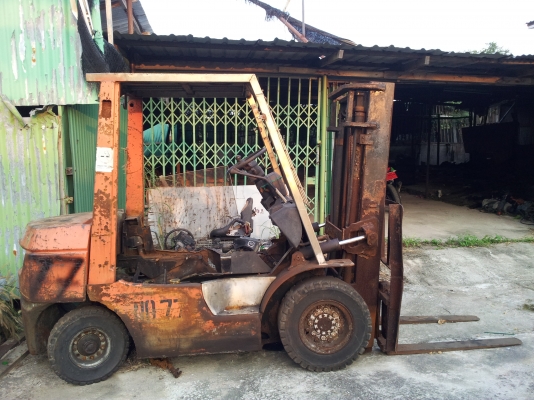 ขายซากรถยก (ฟอร์คลิฟต์) TOYOTA รุ่น 7 ขนาด 2.5 ตัน