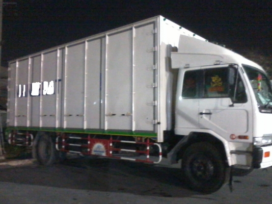 ขายรถ6ล้อใหญ่ตู้10บานไม่มีเสากลาง Nissan UD 220 แรงม้า ยาว7.3 ม. ขายรถ6ล้อใหญ่ตู้10บานไม่มีเสากลาง Nissan UD 220 แรงม้า ยาว7.3 ม.