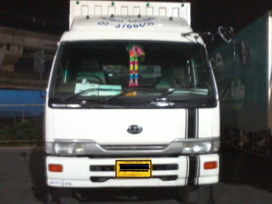 ขายรถ6ล้อใหญ่ตู้10บานไม่มีเสากลาง Nissan UD 220 แรงม้า ยาว7.3 ม.