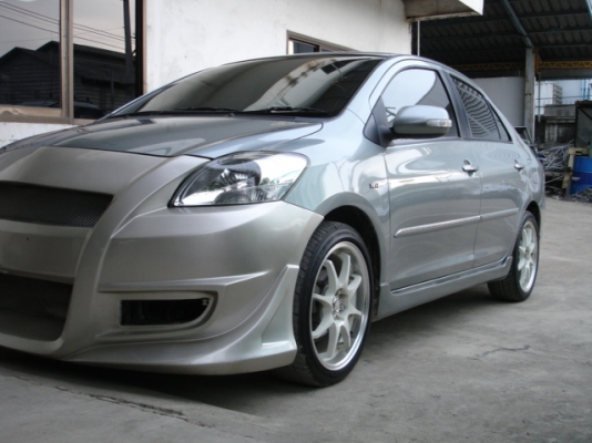 กันชนหน้า c one สีทองใส่ new vios