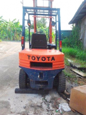 ขายฟอล์คลิฟต์ TOYOTA รุ่น 5 ขนาด 2.0 ตัน
