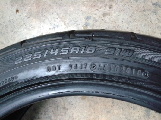 ขายยาง225/45ขอบ18ปี10สภาพดี1ชุด