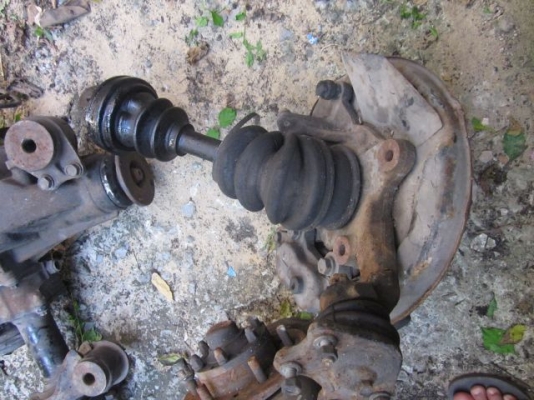 (จัดส่งให้คุณบรรเจิดแล้ว) ชุด 4x4WD หน้า Auto พร้อมดุมล้อ+ยอย+ดิสเบรก+ปีกนก มือสองราคาถูก