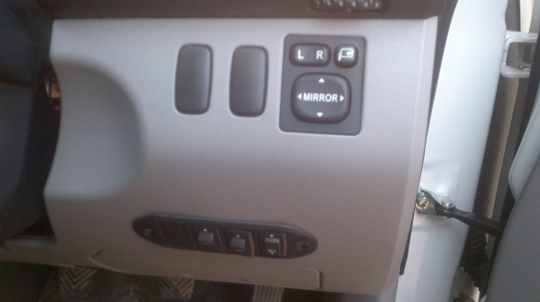 ขาย ..ไททันพลัส 4 ประตู สภาพป้ายแดง สีขาวมุขสวย หรือแลกกับรถบรรทุก เงื่อนไขและราคาคุยกันครับ