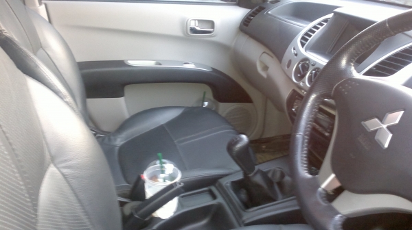 ขาย ..ไททันพลัส 4 ประตู สภาพป้ายแดง สีขาวมุขสวย หรือแลกกับรถบรรทุก เงื่อนไขและราคาคุยกันครับ