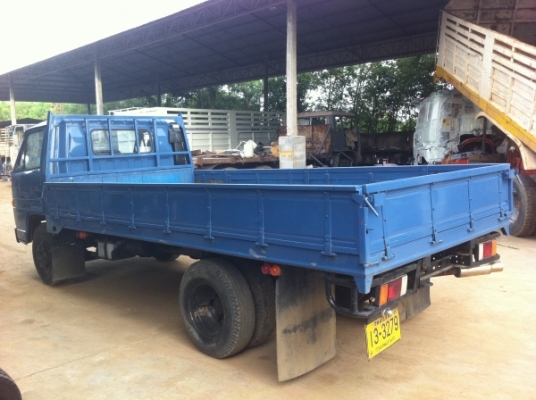 ขายรถบรรทุก 6 ล้อ กระบะคาร์โก้ ยี่ห้อ อีซูซุ รุ่น NPR เครื่อง 115 แรง ช่วงล่าง F หน้า-หลัง สภาพ 90\% ทะเบียนป้ายดำแล้ว พร้อมโอน