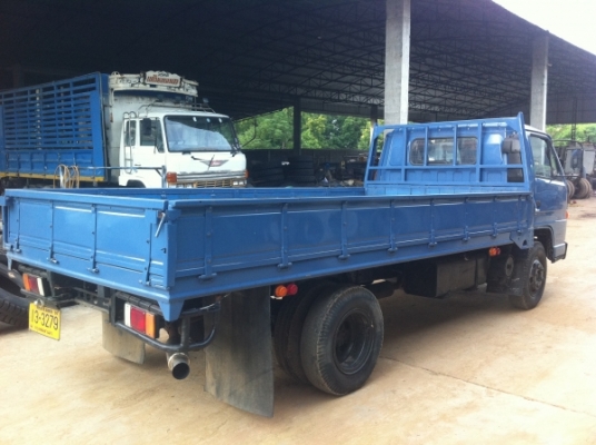 ขายรถบรรทุก 6 ล้อ กระบะคาร์โก้ ยี่ห้อ อีซูซุ รุ่น NPR เครื่อง 115 แรง ช่วงล่าง F หน้า-หลัง สภาพ 90\% ทะเบียนป้ายดำแล้ว พร้อมโอน