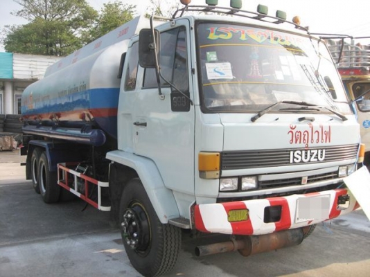 ขายรถบรรทุกน้ำมัน ลดเหลือ 900000 ภายในเดือนธันวานี้
