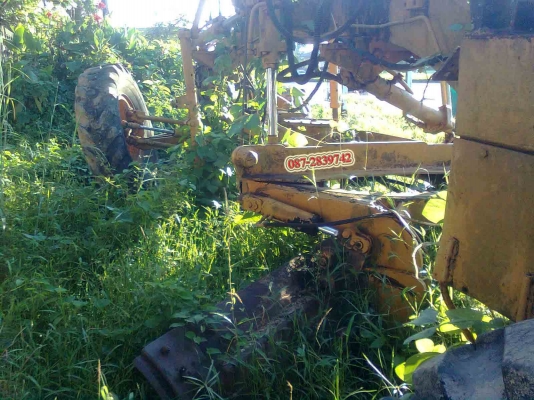 ขายรถเกรดเตอร์ KOMATSU GD 37 เครื่อง CUMMIN