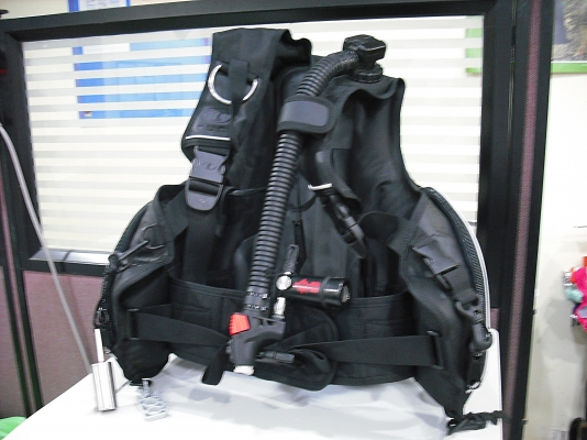 อุปกรณ์สำหรับนักดำน้ำTUSA Bcj-3100 Liberatorพร้อมอุปกรณ์สภาพ 95\% พร้อมใบรับประกัน