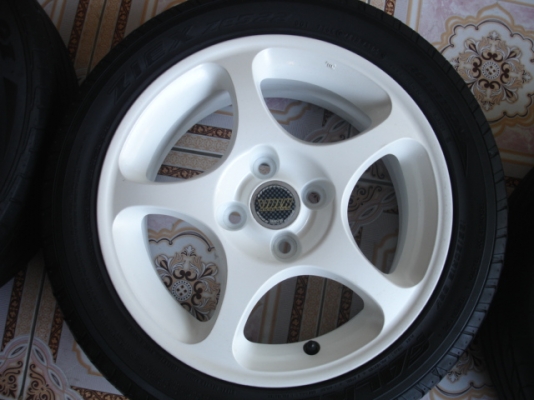 เเม็กซ์ ขอบ15สีขาวมุก4รู100ราคานี้ไม่รวมยางครับ