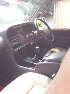 ขายรถตู้ToyotaGrandWagonเบนซิน2500ccปี2004ใช้น้อยมาก