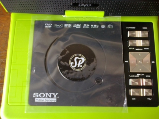 ขายด่วนเครื่องเล่นDVD9"แบบพกพา